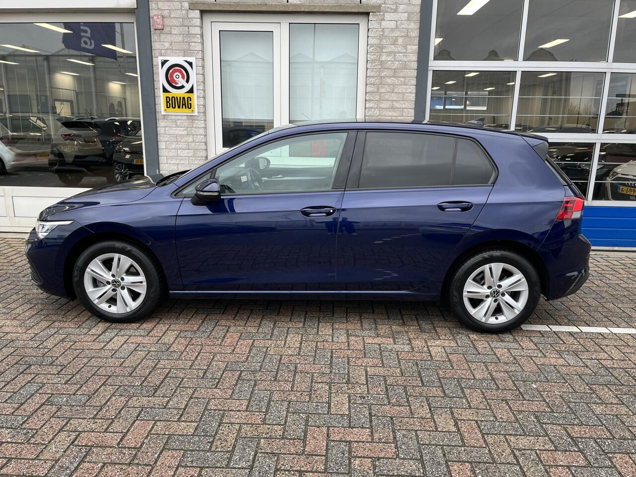 Volkswagen GOLF 1.0 TSI Life / PARK.SENSOREN V+A/ CAMERA/ APP-CONNECT/ ACC/ NAVI/ KEYLESS/ DIGITAL DASH/ LANE-ASSIST/ DAB/ LED/ WIRELESS CHARGING/ ISOFIX/ 16'' LMV