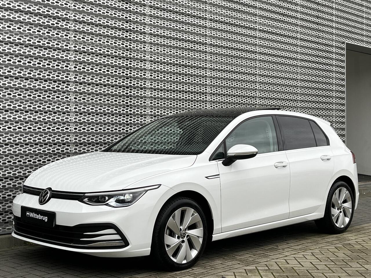 Volkswagen GOLF 1.5 TSI 130PK Style / Panoramadak / Memory Seats / Parkeersensoren V+A / Draadloos App-Connect / ACC