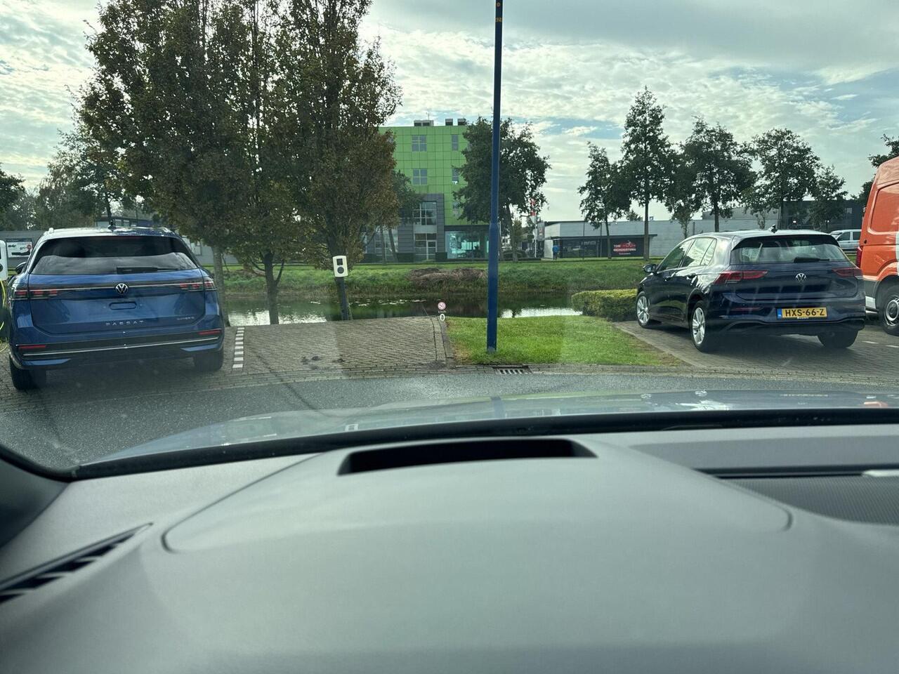 Volkswagen GOLF Variant 1.5 eTSI R-Line Edition | 150 pk | Pano Dak | Trekhaak | Head Up | Automaat |