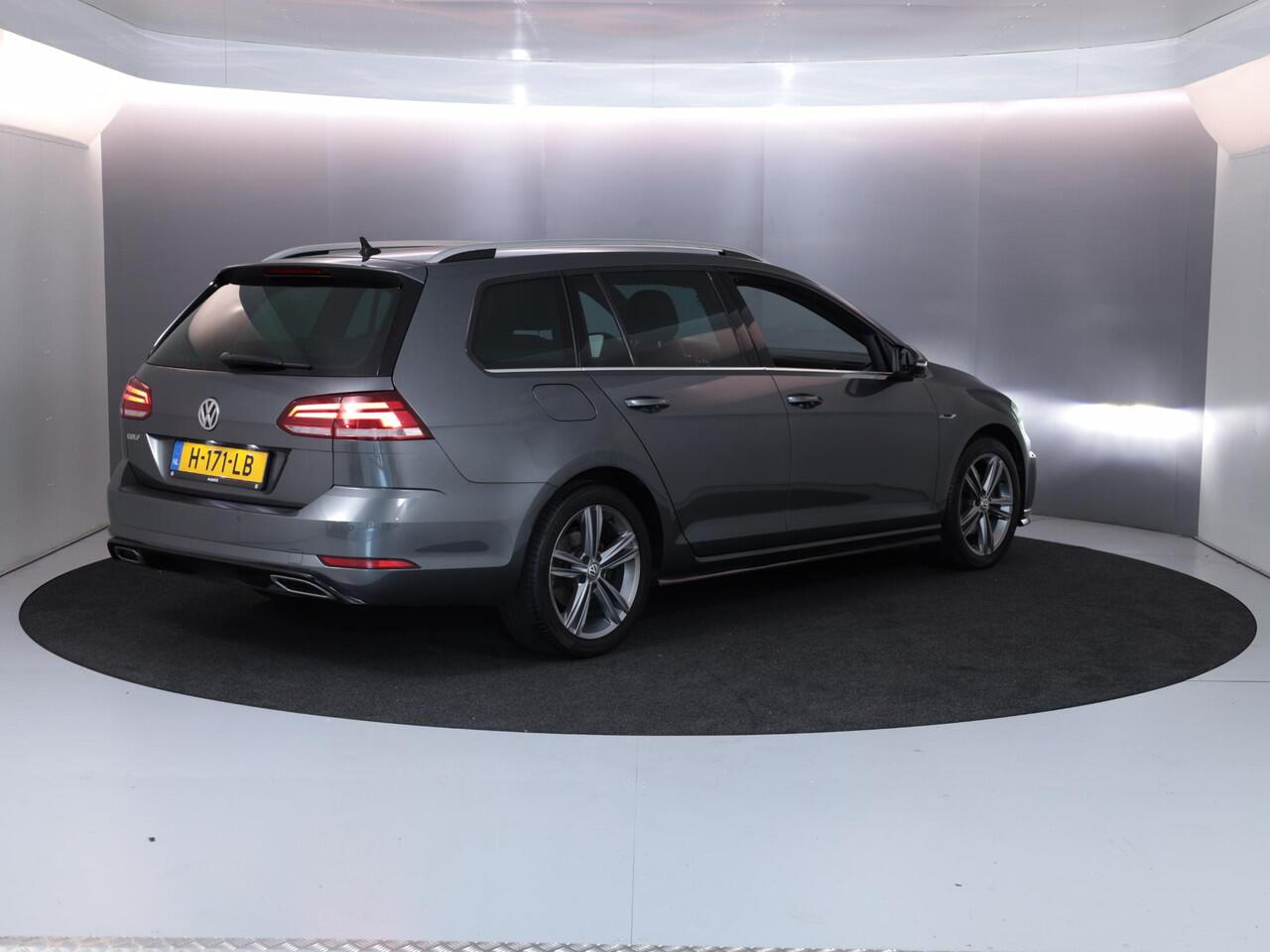 Volkswagen GOLF Variant 1.5 TSI Highline Business R 150 pk Automaat (DSG) | Navigatie | Parkeersensoren | Achteruitrijcamera | Adaptieve cruise control | Apple Carplay/Android Auto | LED koplampen |
