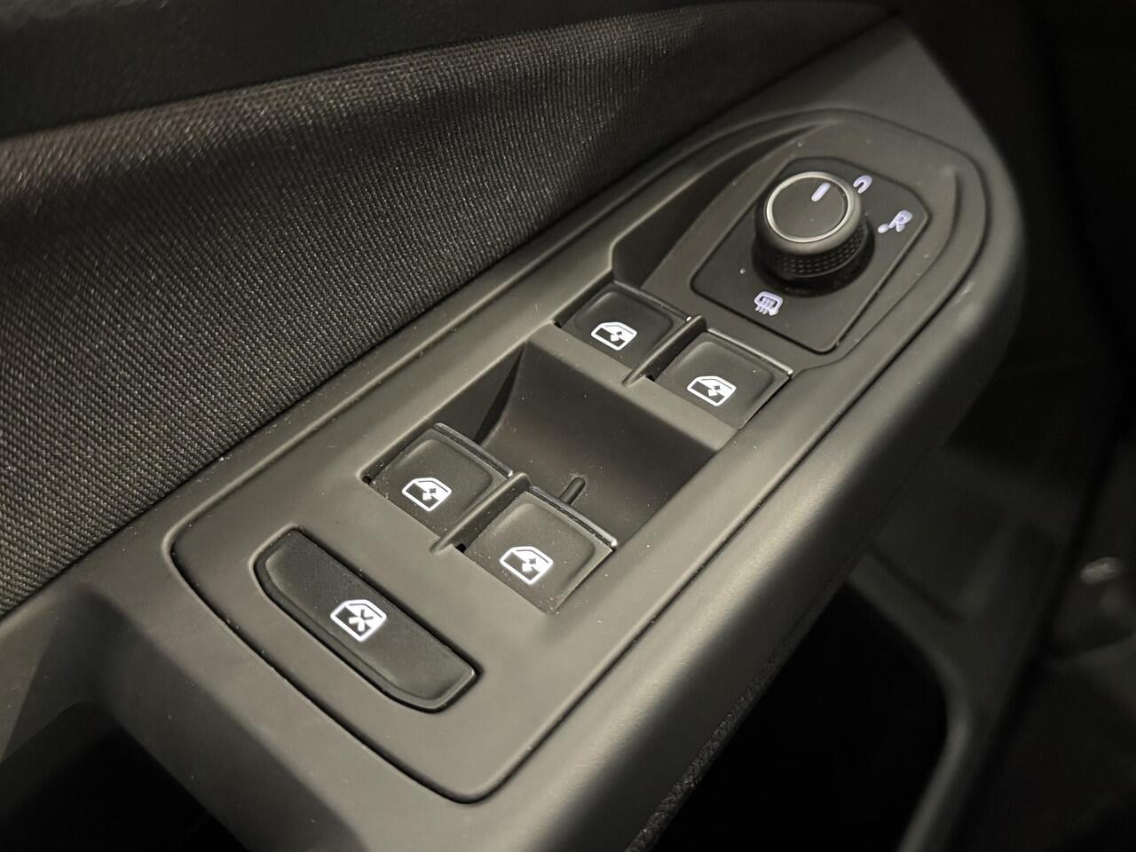 Volkswagen GOLF 2.0 TDI Active Automaat | ¤ 1.000 INRUILPREMIE | Trekhaak elektrisch | Pano | IQ Light | Digitaal Dashboard | HUD | Clima | 16"LMV | Camera ( Vestiging - Vianen )