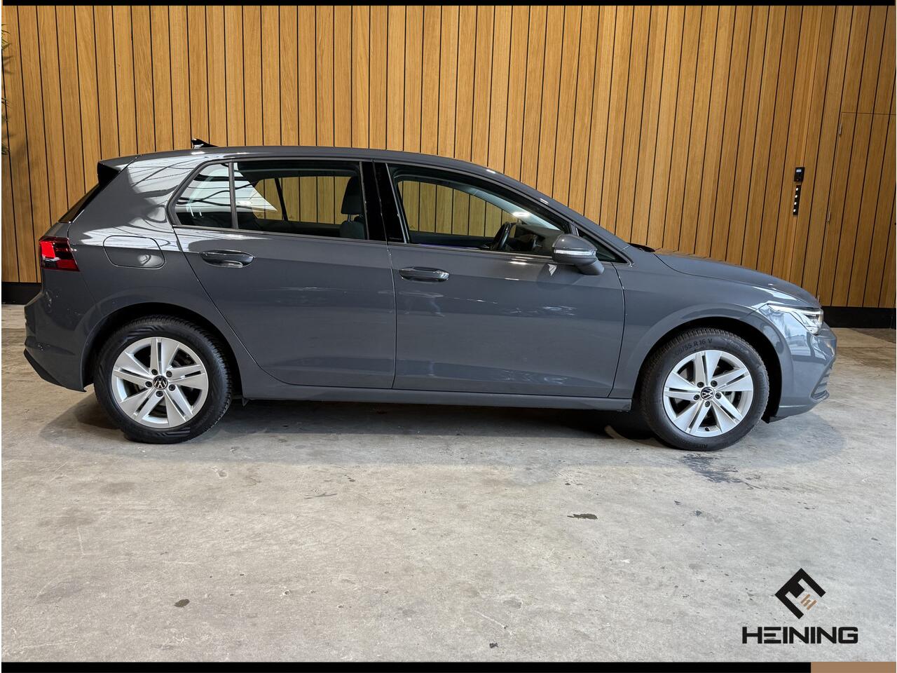 Volkswagen GOLF 1.0 eTSI Life. Automaat. Navi. Apple carplay. Adaptive. Hollandse auto met NAP