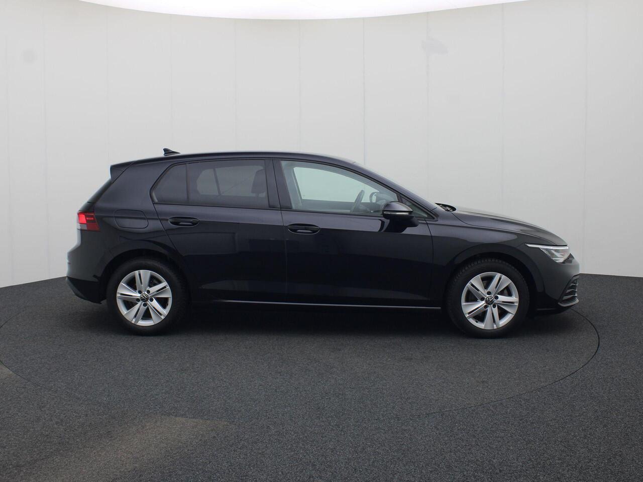 Volkswagen GOLF 1.0TSI/110PK Life · Apple/Android Car Play · Navigatie · Parkeer sensoren · Garantie t/m 04-07-2027 of 100.000km