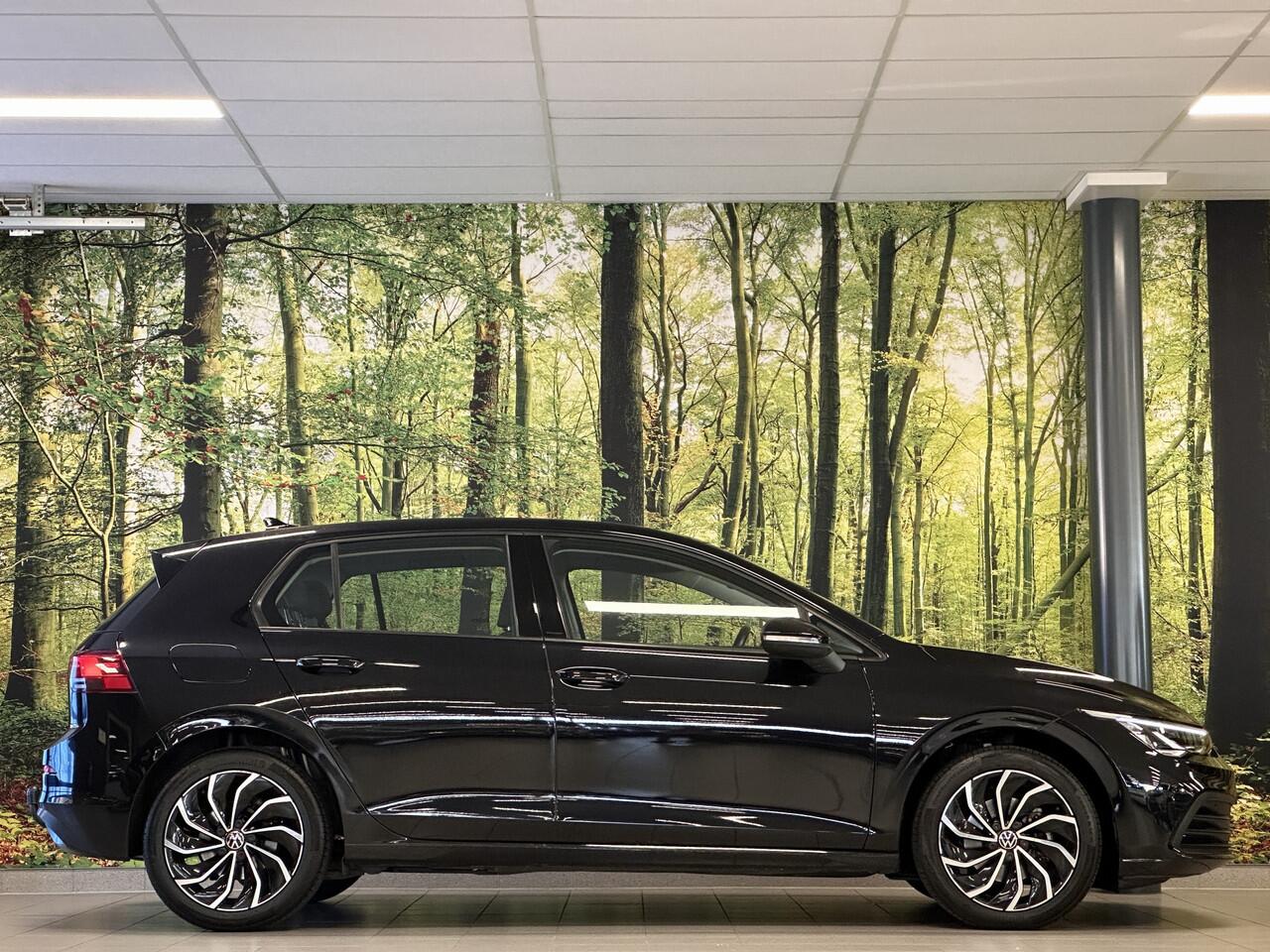 Volkswagen GOLF 1.0 TSI Life | Adaptive Cruise Control | Parkeersensoren | Apple Carplay | Android Auto | Sfeerverlichting | Trekhaak | 17" Lichtmetaal | Airconditioning