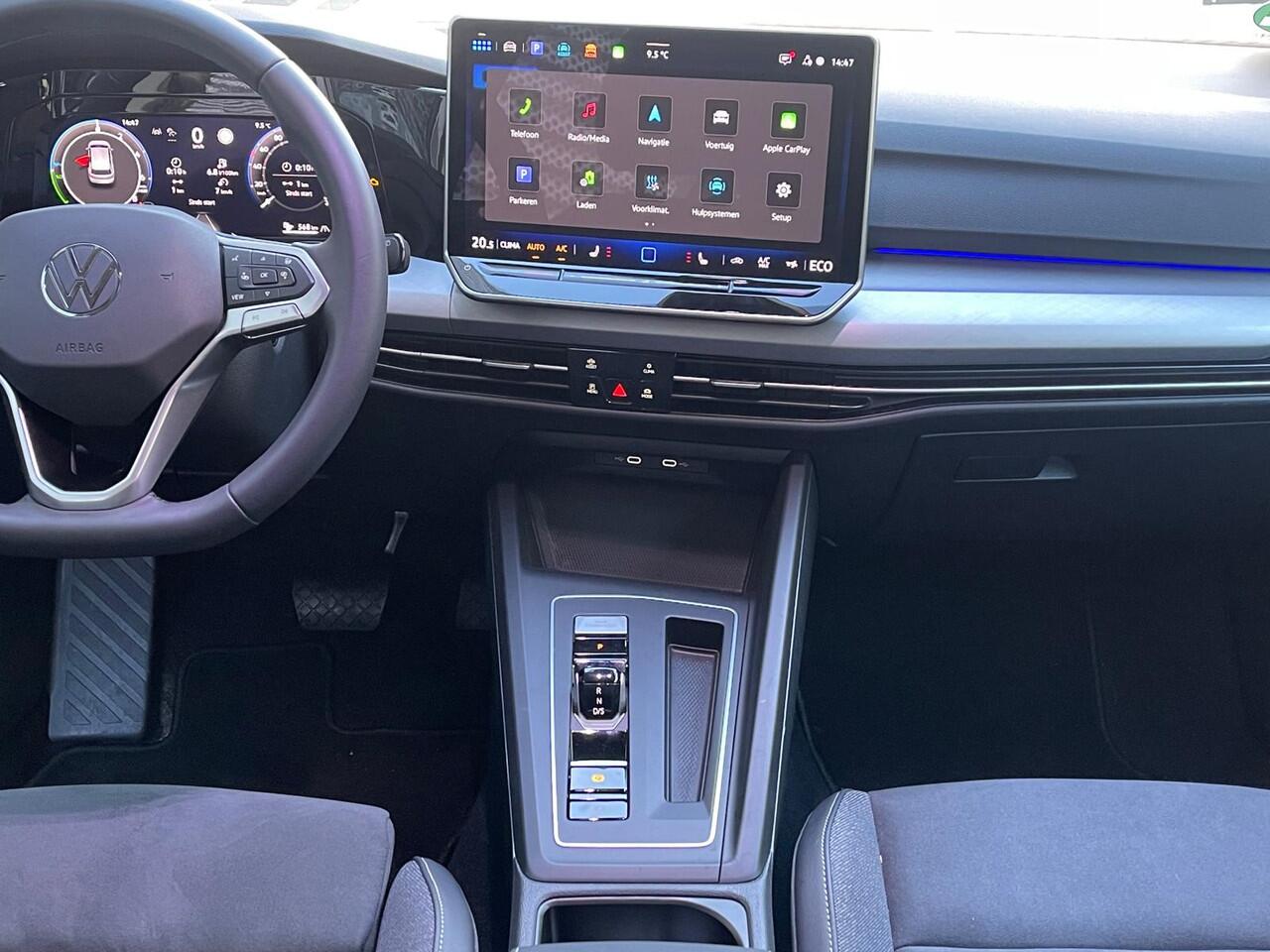 Volkswagen GOLF 1.5 eHybrid 204PK DSG Life Edition / Ergo Active Stoel / Digital Cockpit Pro / Getint Glas / 18''LMV / VW