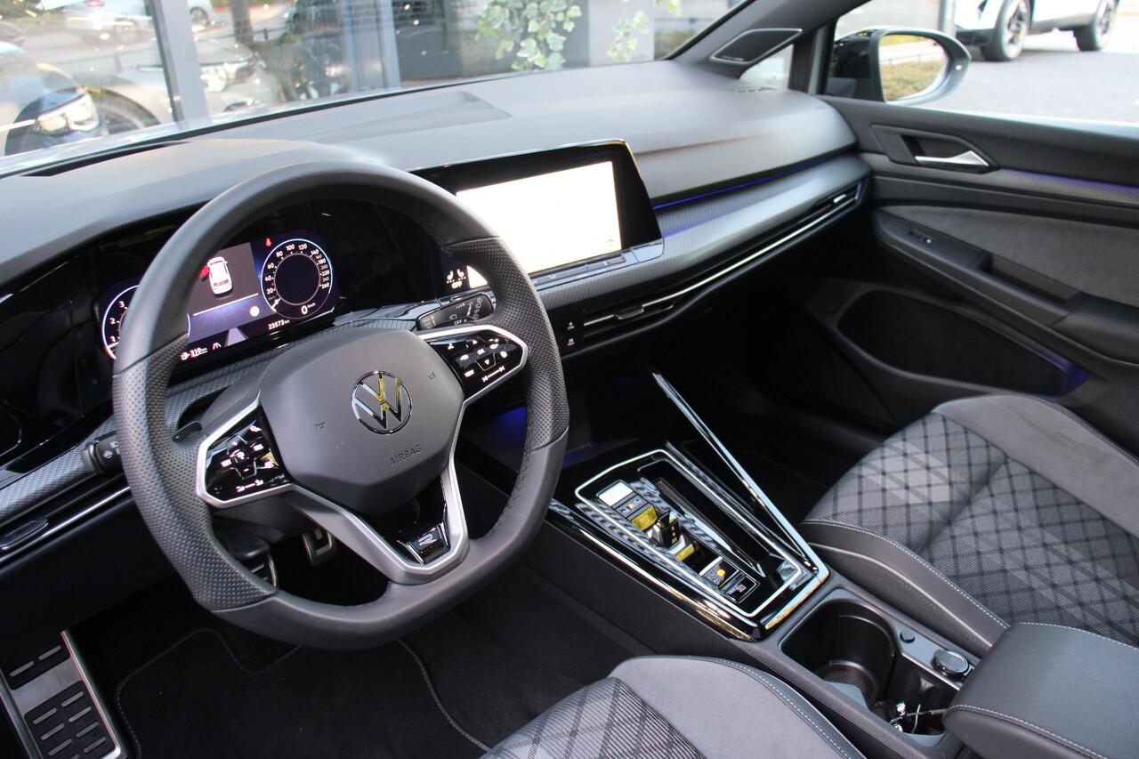 Volkswagen GOLF 1.5 eTSI R-Line Edition Navi/Camera/Keyless/Harman Kardon/Head-up/Sfeerverlichting/IQ/Matrix/Panoramadak/H-leder/18Inch