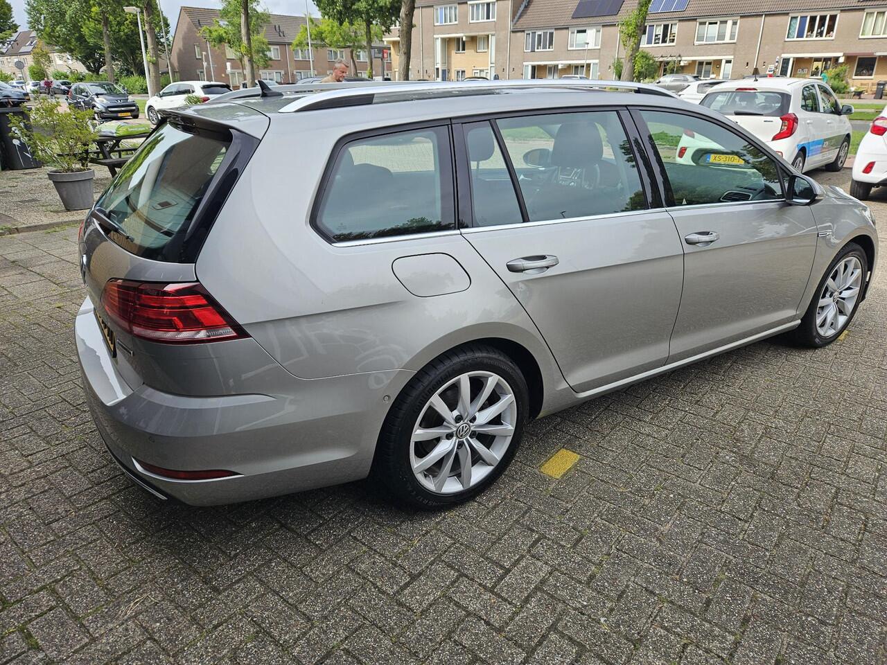 Volkswagen GOLF Variant 1.5 TSI Highline DIGIDASH / Airco clima/ Navigatie/ Cruise/ Camera/ PDC/ Apple carplay/ LED/ LMV