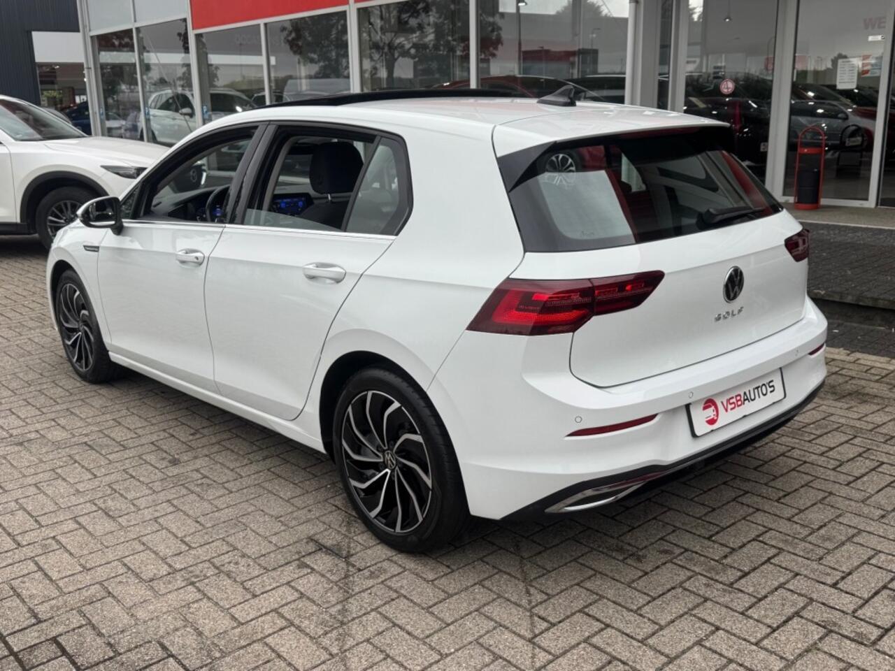 Volkswagen GOLF 1.5 TSI ACT. 150PK 1STE-EDITION NAVI PANO-DAK TREKHAAK DIGITALE-SCHERM AIRCO LMV PDC