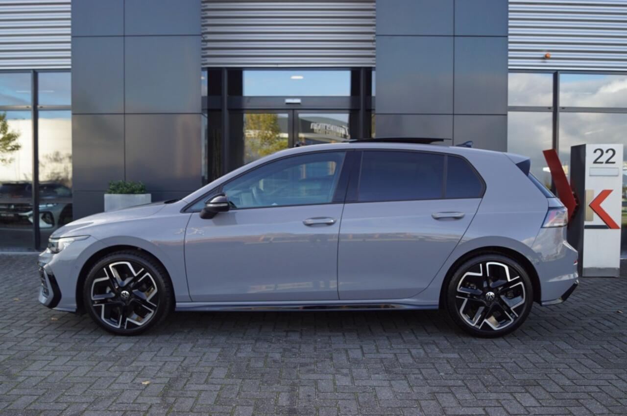 Volkswagen GOLF R-line 1.5 eTSI 150pk DSG facelift Black style/Panodak /Trekhaak wegklb./IQ Matrix LED /Head-up