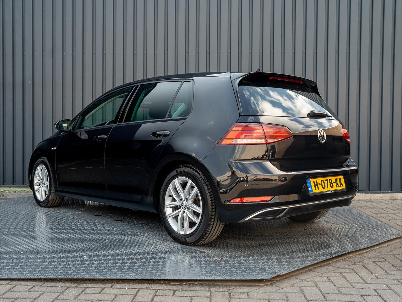 Volkswagen GOLF 1.5 TSI 130Pk Comfortline Business | Adapt. Cr. | Climate Control | Parkeersensoren V&A | Prijs Rijklaar!!