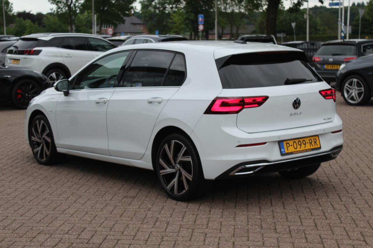 Volkswagen GOLF 1.4 eHybrid Style / Camera / Half leder / Navigatie / 18'' / Dodehoek / DAB / Stoelverwarming / ACC