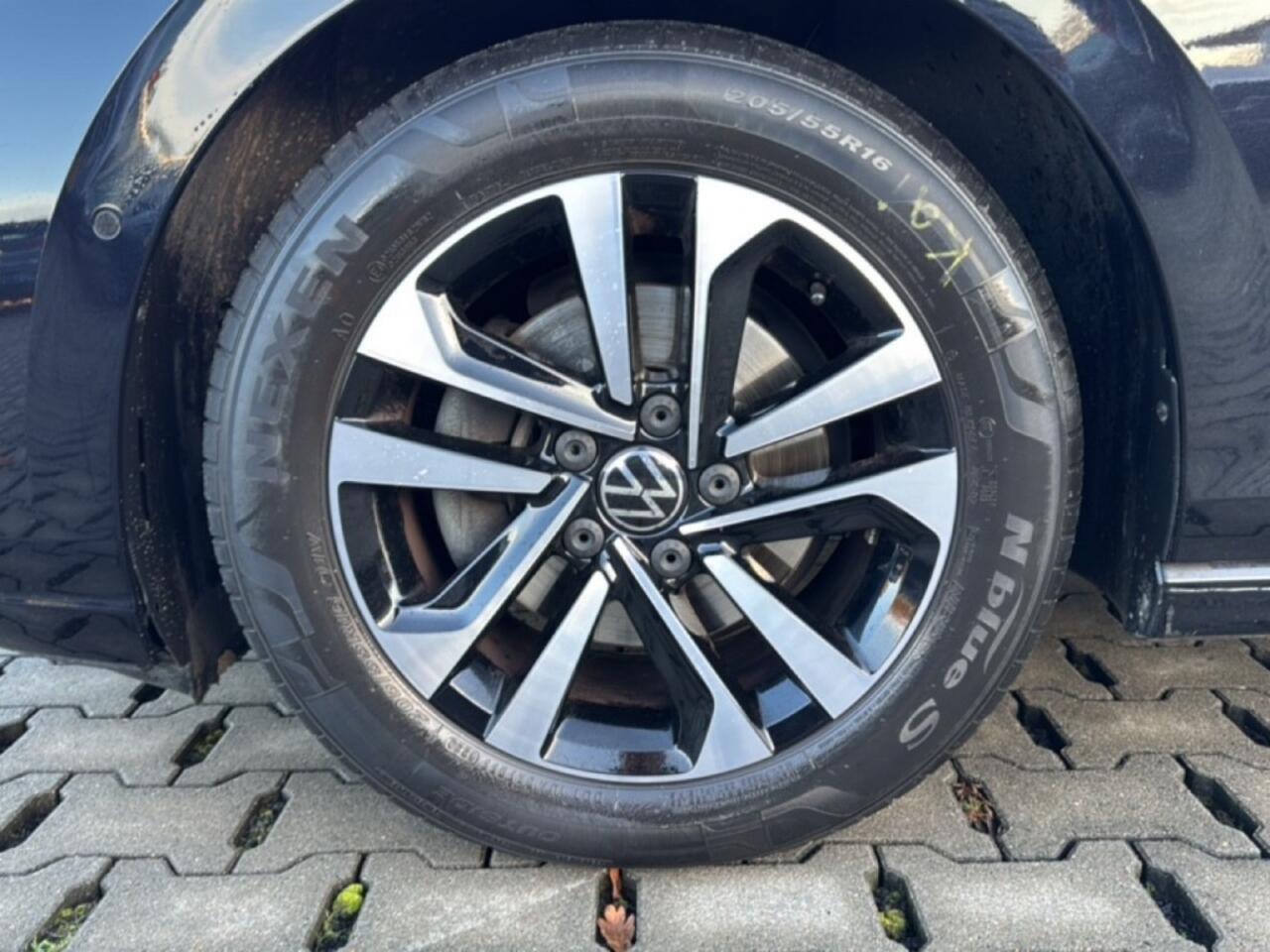 Volkswagen GOLF 2.0 TDI LIFE ACTIVE PANO-DAK/TREKHAAK/CAMERA/NAVI/CARPLAY/ACC/STOELVERW