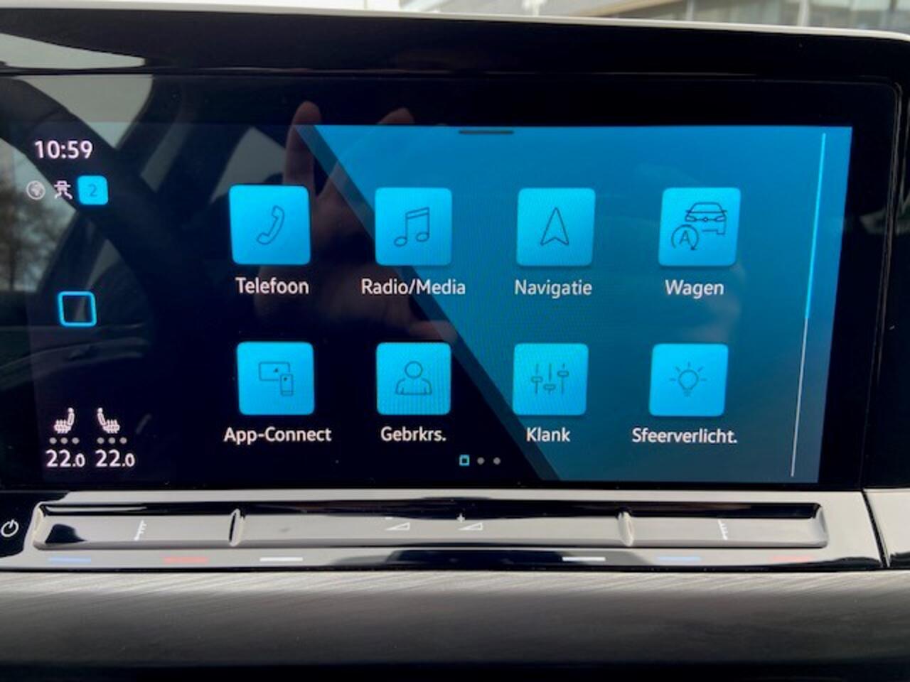 Volkswagen GOLF 1.5 eTSI Style / App-Connect / Stoelverwarming / Digital Cockpit / Achteruitrijcamera