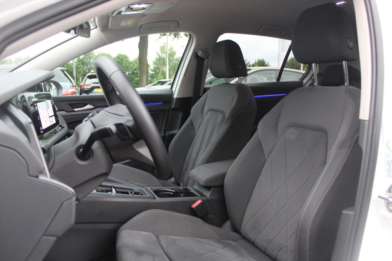 Volkswagen GOLF 1.4 eHybrid Style / Camera / Half leder / Navigatie / 18'' / Dodehoek / DAB / Stoelverwarming / ACC