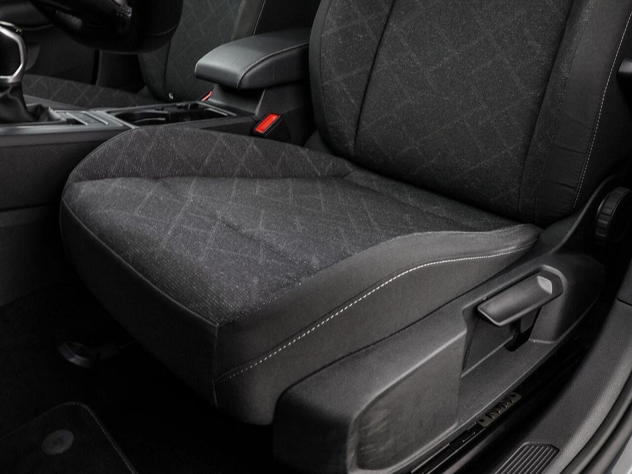 Volkswagen GOLF 1.0 TSI 110pk Life · Apple/Android Car Play · Navigatie · P-Sensoren · Sfeerverlichting · 16'' Inch · Garantie t/m 20-01-2027 of 100.000km