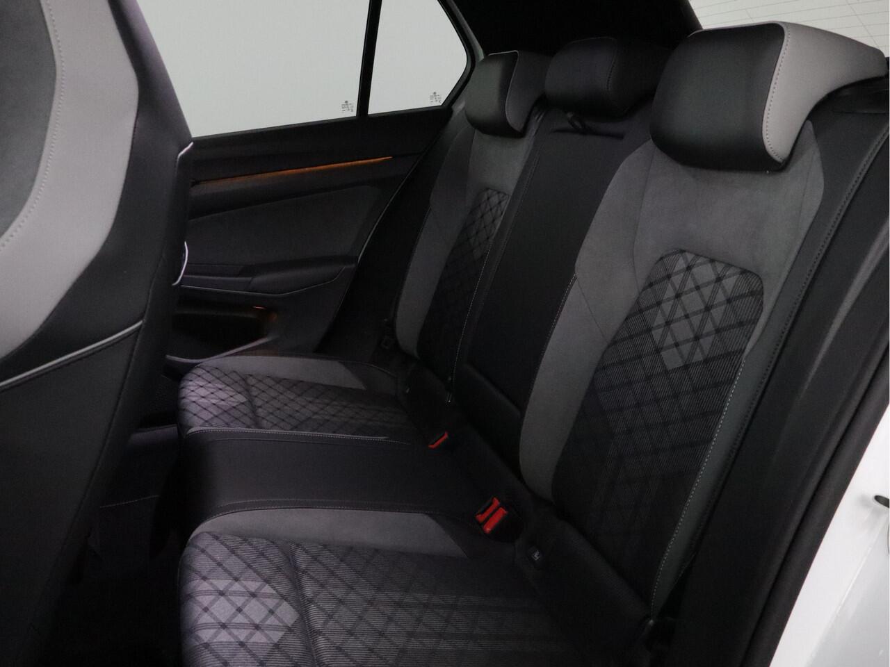 Volkswagen GOLF 1.5 eTSI R-Line | Automaat