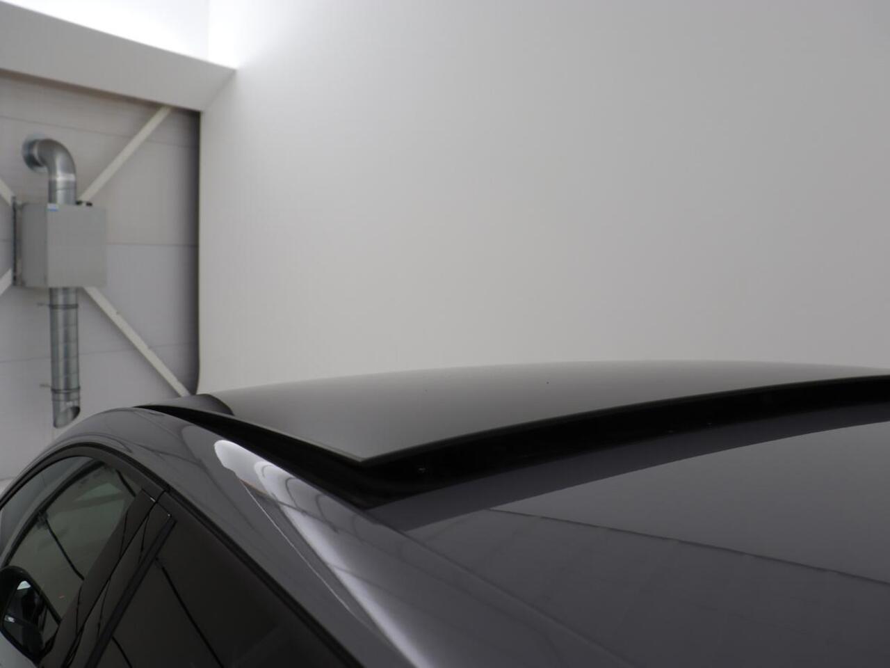 Volkswagen GOLF 1.4 eHybrid GTE | Panoramadak | Sfeerverlichting | Carplay | Stoelverwarming | Camera | Adaptive cruise | Navigatie | Sportstoelen | Digital Cockpit | PHEV | Plug In