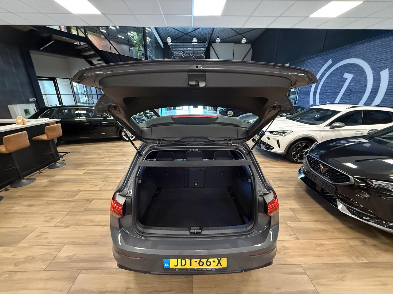 Volkswagen GOLF 1.0 eTSI Life Business |CarPlay|Navigatie|Clima|Achteruitrijcamera|DSG|