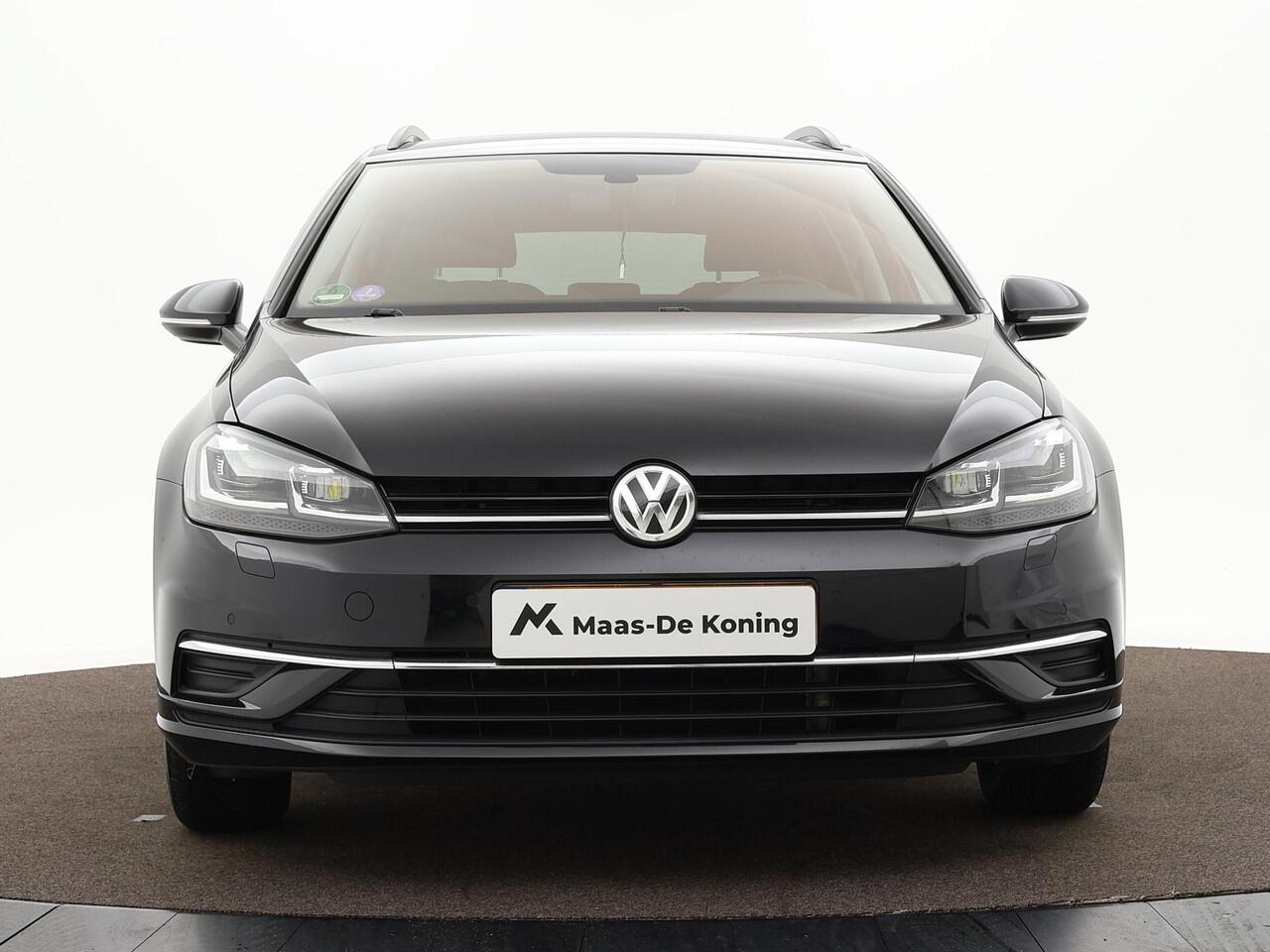 Volkswagen GOLF Variant 1.5 TSI 150pk DSG Highline · Apple/Android Car Play · P-Sensoren · Trekhaak · Stoelverwarming · Getint Glas · 15'' Inch ·