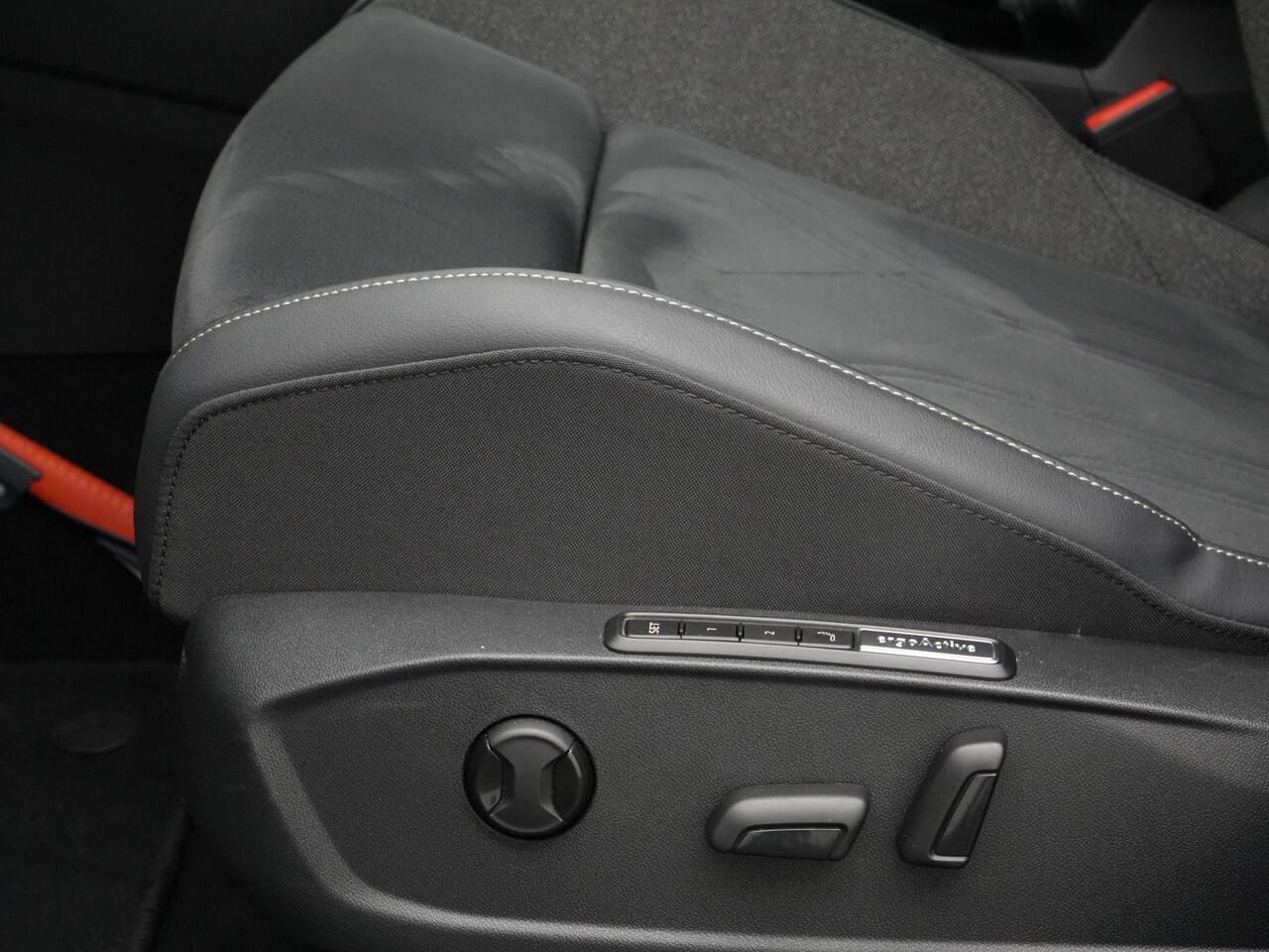 Volkswagen GOLF Variant 1.5 TSI 116 pk Life Business | LED koplampen | Bekleding ArtVelours Eco | Stoelverwarming | Adaptive Cruise | Carplay | DAB | 17 inch