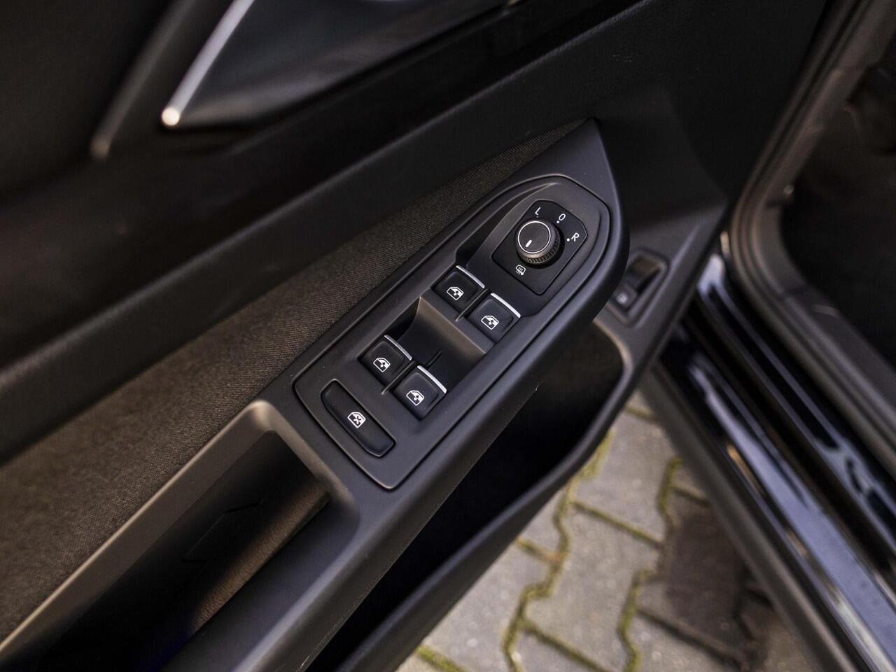 Volkswagen GOLF 1.4 eHybrid GTE volledig akrapovic. sport pakket.