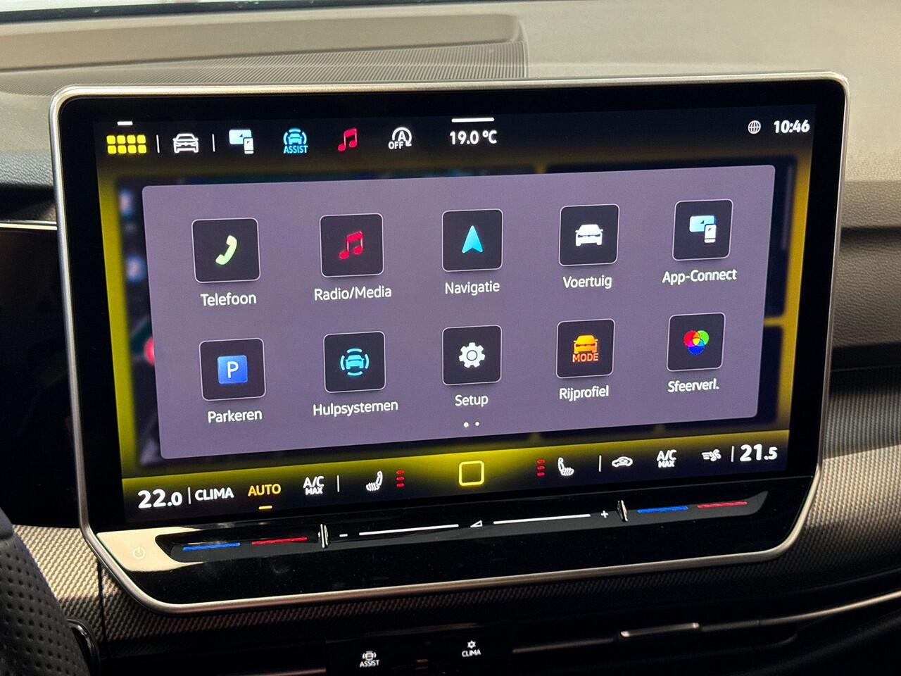 Volkswagen GOLF 1.5 eTSI 150pk R-Line R-Line / Stoel Verwarming / LED