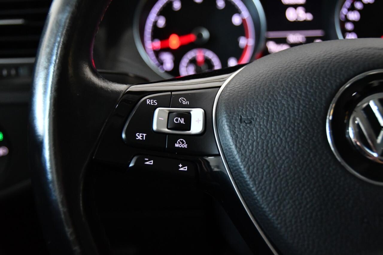 Volkswagen GOLF 1.0 TSI Highline *Apple Carplay*Stoelverwarming*