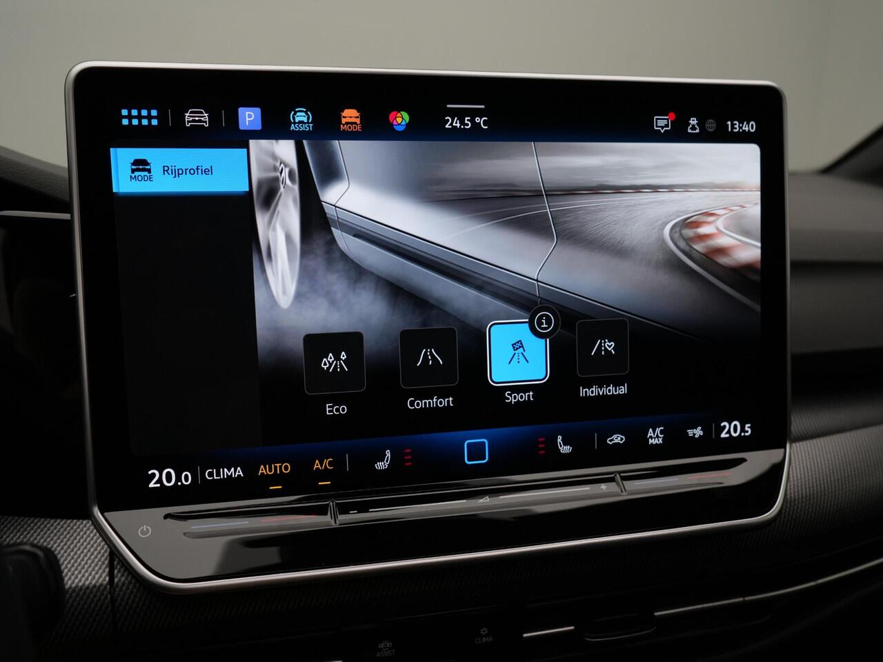 Volkswagen GOLF 1.5 eTSI 150 pk DSG R-Line Edition | Panoramadak | Rondomzicht camera | IQ Light | Head-up display