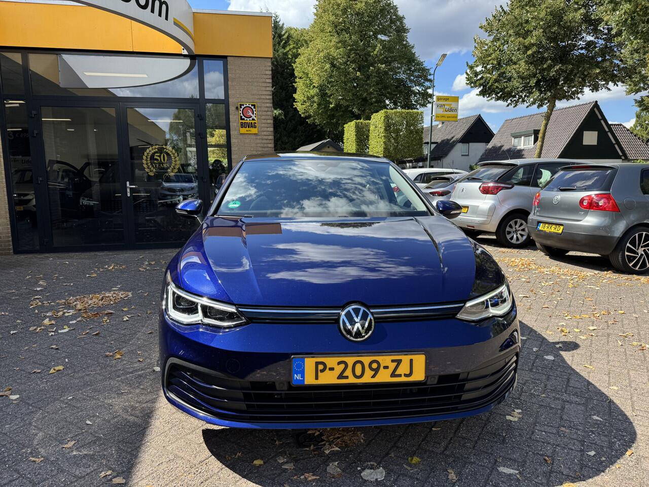 Volkswagen GOLF 1.5 eTSI Style Automaat PanoSchuifdak Navi Carplay