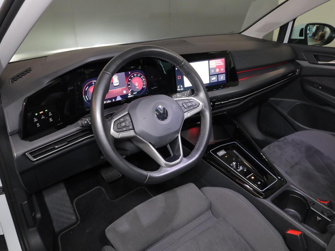 Volkswagen GOLF 1.4 eHybrid Style 204 pk Automaat (DSG) | Navigatie | Panoramadak | Parkeersensoren (Park assist) | Achteruitrijcamera | Stoelverwarming | Head-up display |