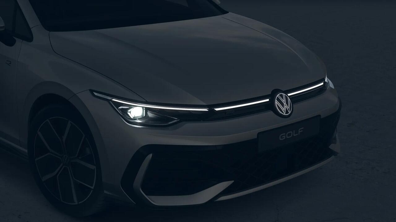 Volkswagen GOLF 1.5 eTSI 116 7DSG R-Line Edition Automaat | Side Assist | Airconditioning automatisch, 3-zone (Climatronic) | Koplampverlichting LED Matrix (IQ.Light)