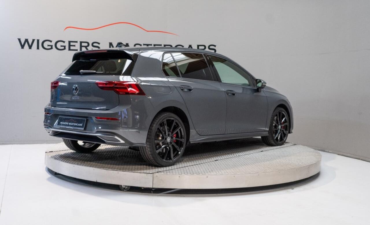 Volkswagen GOLF GTE 245 PK Hybrid, Keyless, 18 Inch, Sportstoelen, Head-up, Dolphin Grey Metallic