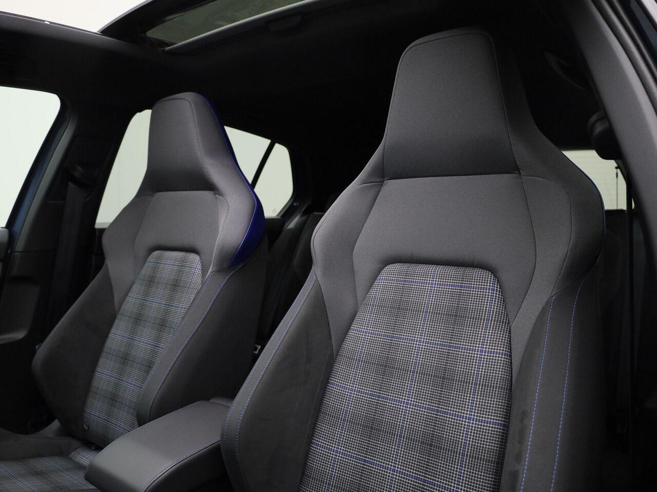 Volkswagen GOLF 1.5eHybrid 200kW/272PK GTE · Panoramadak · 360°Camera + Parkeersensoren · Stoelverwarming · Garantie t/m 23-03-2030 of 100000km.