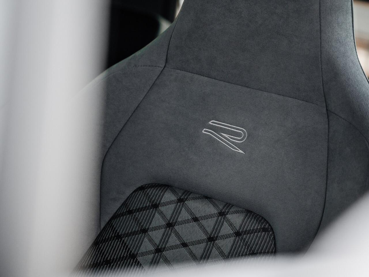 Volkswagen GOLF 1.5 eTSI R-Line Business