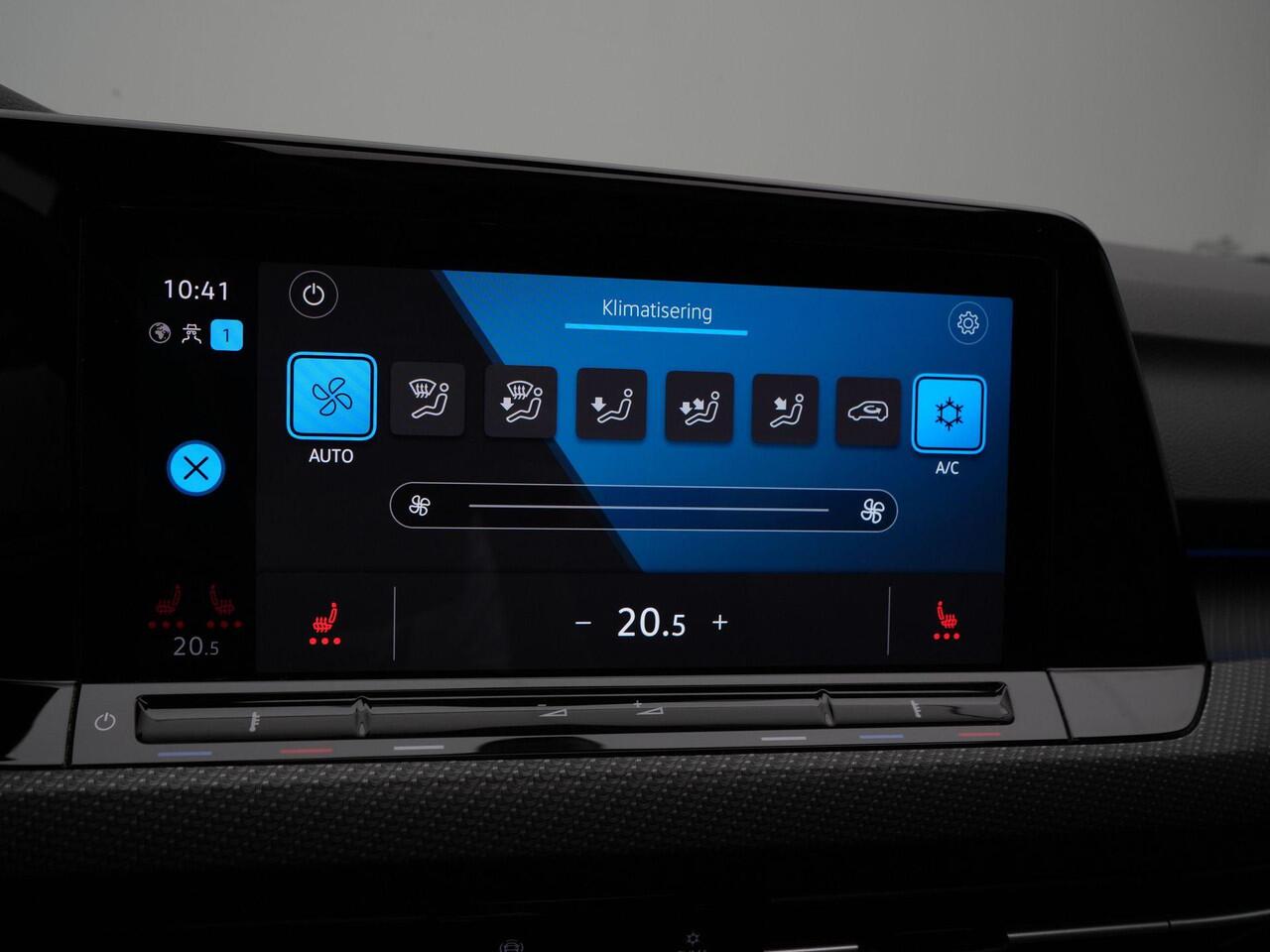 Volkswagen GOLF 1.5 eTSI 150 pk DSG R-Line Business | Panoramadak | Achteruitrijcamera | Parkeersensoren voor/achter | Park Assist | Side Assist | Adaptive Cruise | 17 inch