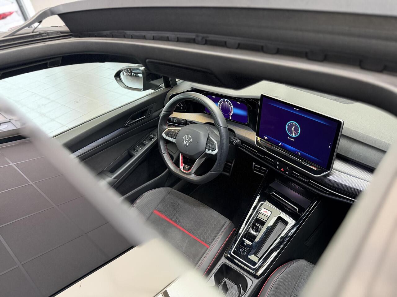 Volkswagen GOLF 2.0 TSI GTI Clubsport / Akrapovic / Pano / Head-up