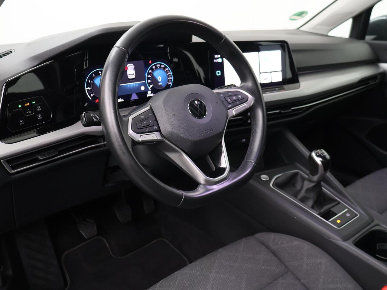 Volkswagen GOLF 1.0 TSI Life | 110 PK | Achteruitrijcamera | Navigatiesysteem | Adaptive cruise control |