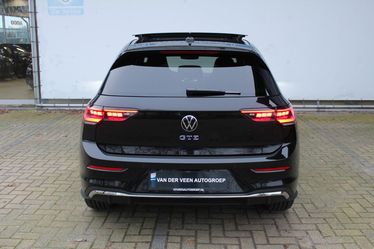 Volkswagen GOLF 1.5 eHybrid GTE 272 pk | Panorama dak | Stoel/Stuur verwarming | 360* Camera | Schuif/Kantel dak | Adaptive cruise controler | Keyless start | Apple CarPlay/Android Auto | Draadloze telefoonlader | IQ.Lights | Climate controle | Parkeersensoren V+A | Navi