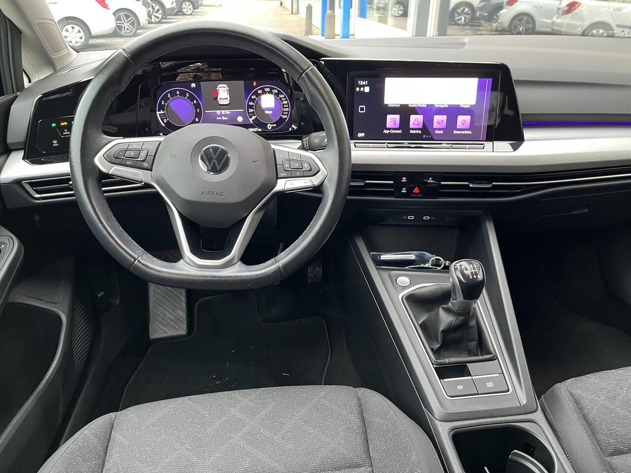 Volkswagen GOLF 1.0 TSI Life / PARK.SENSOREN V+A/ CAMERA/ APP-CONNECT/ ACC/ NAVI/ KEYLESS/ DIGITAL DASH/ LANE-ASSIST/ DAB/ LED/ WIRELESS CHARGING/ ISOFIX/ 16'' LMV