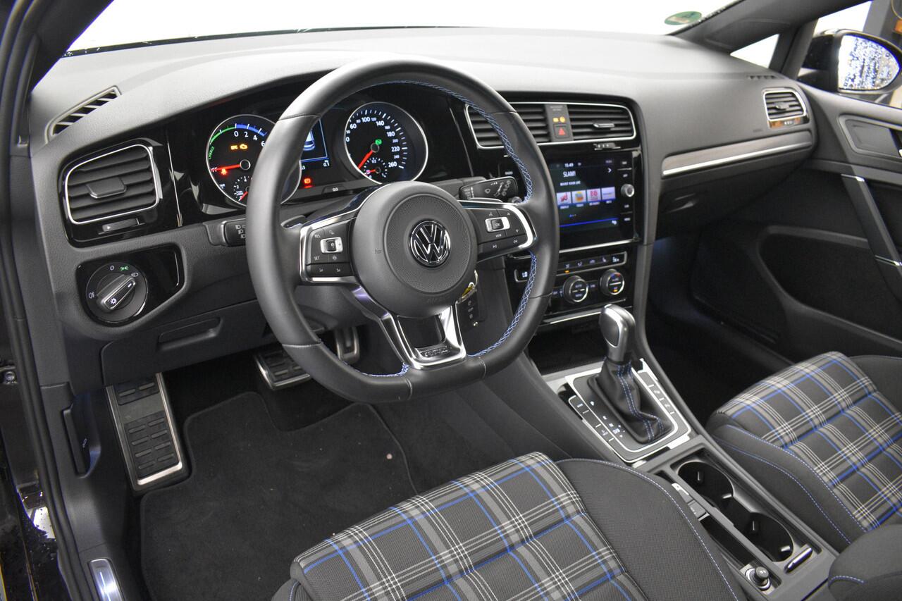 Volkswagen GOLF 1.4 TSI PHEV - GTI Hybrid 204PK Camera dodehoek detectie Stoel verw App Con