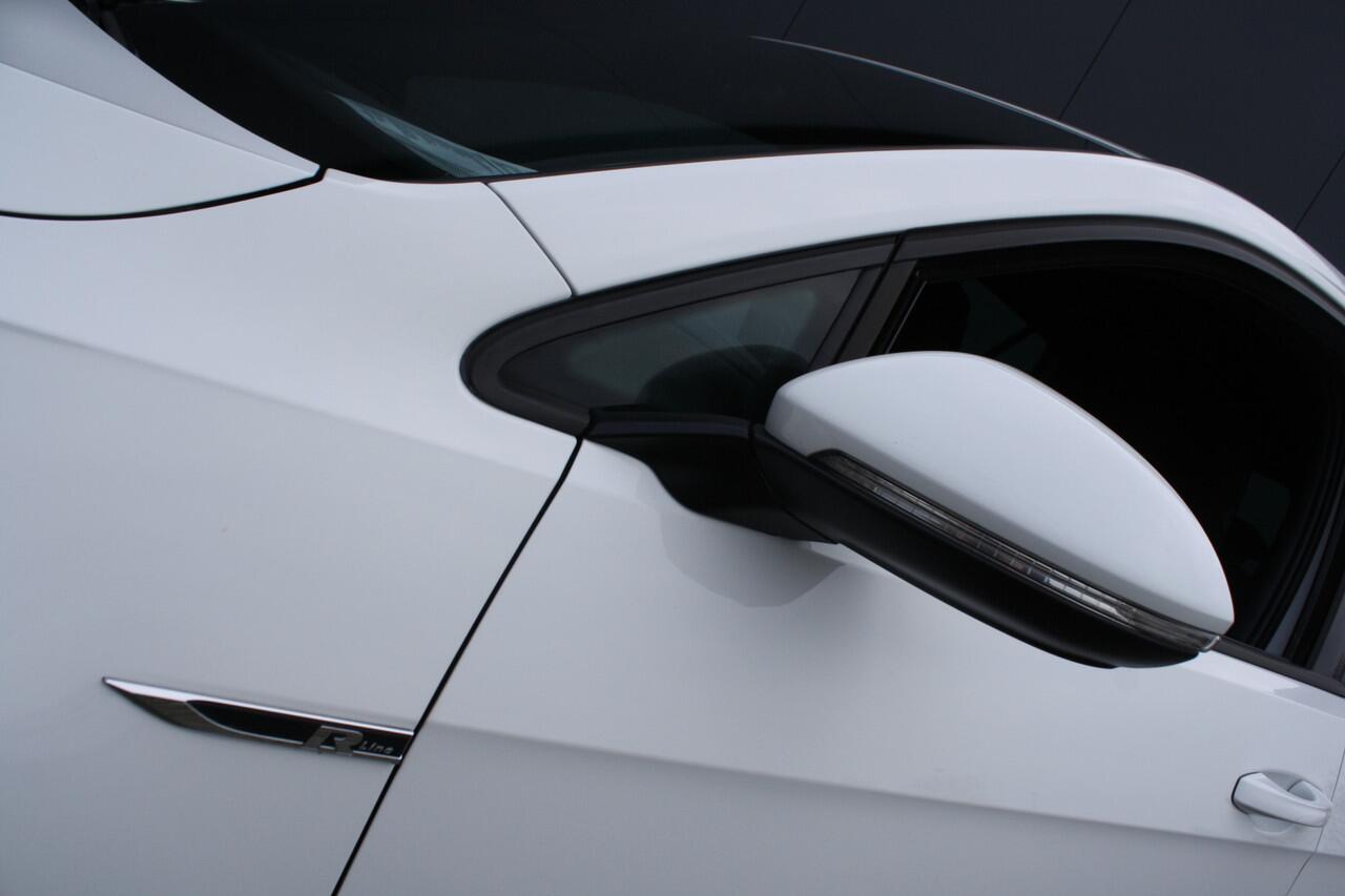 Volkswagen GOLF 1.5 TSI Highline Business R - AUTOMAAT - NAVIGATIE - PDC - VIRTUAL COCKPIT - KEYLESS