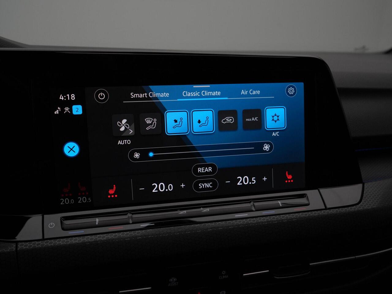 Volkswagen GOLF 1.4 eHybrid 245 pk DSG GTE | Panoramadak | Stuur-/stoelverwarming | Navigatie | Parkeersensoren voor/achter