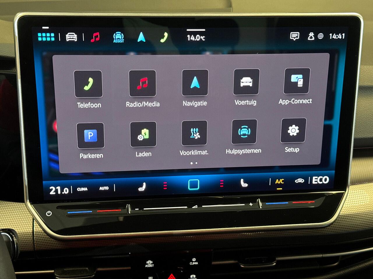 Volkswagen GOLF 1.5 150pk eHybrid 50 Edition ErgoActive bestuurdersstoel | Adaptive Cruise Control | Velgen 'Leeds', 18 inch