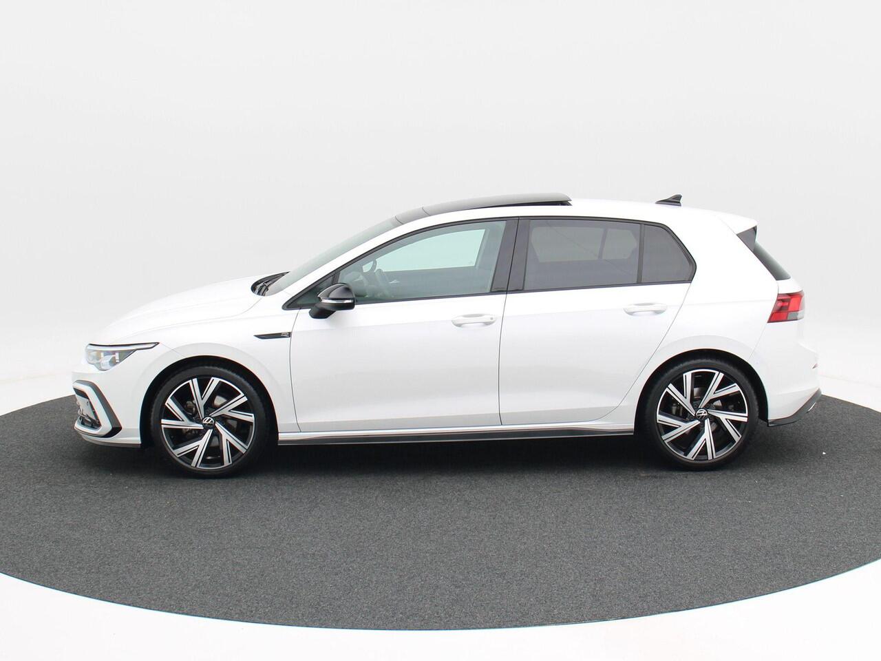 Volkswagen GOLF 1.5 eTSi 150 Pk Automaat R-Line Business+ | Panoramdak | Adaptive Cruise | Full LED | Camera | Parkeersensoren | Carplay | 18 Inch | 51.320 Km