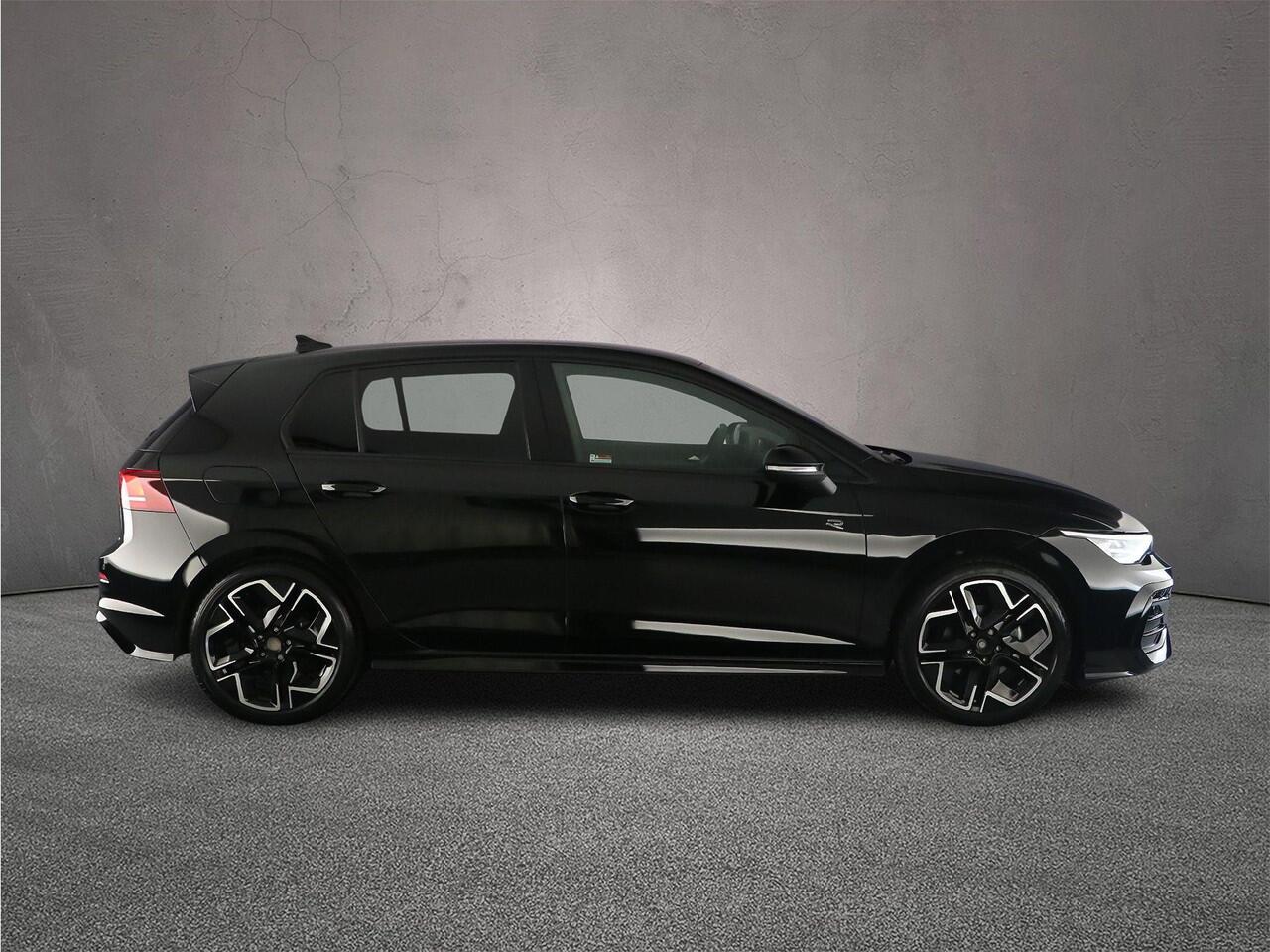 Volkswagen GOLF R-Line Edition 1.5 eTSI 150pk DSG Automaat Adaptive cruise control, Navigatie, Achteruitrijcamera, LED koplampen, Stuurwiel verwarmd, Parkeersensoren