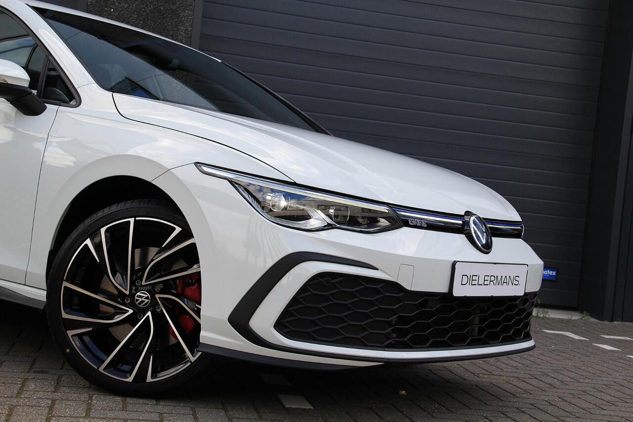 Volkswagen GOLF 1.4 eHybrid GTE 19" Adelaide | Sfeerverlichting | Apple Carplay | Parkeersensoren rondom | Nieuwstaat!