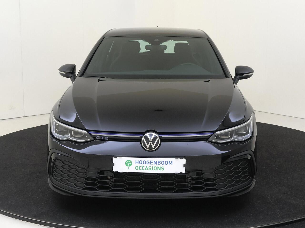 Volkswagen GOLF 1.4 eHybrid GTE | Achteruitrijcamera | 3-zone airco | Adaptieve cruise control | LED Plus verlichting | Stoel- en stuurwielverwarming | CarPlay | Navigatie |
