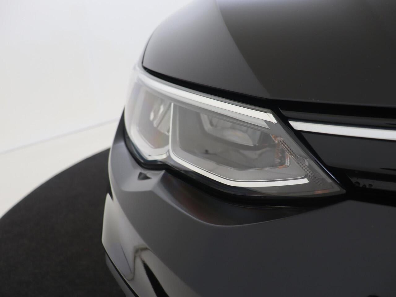 Volkswagen GOLF 1.0 TSI Life | Navigatie | Adaptieve cruise control | Parkeersensoren | Draadloze telefoonlader | CarPlay | Sfeerverlichting |