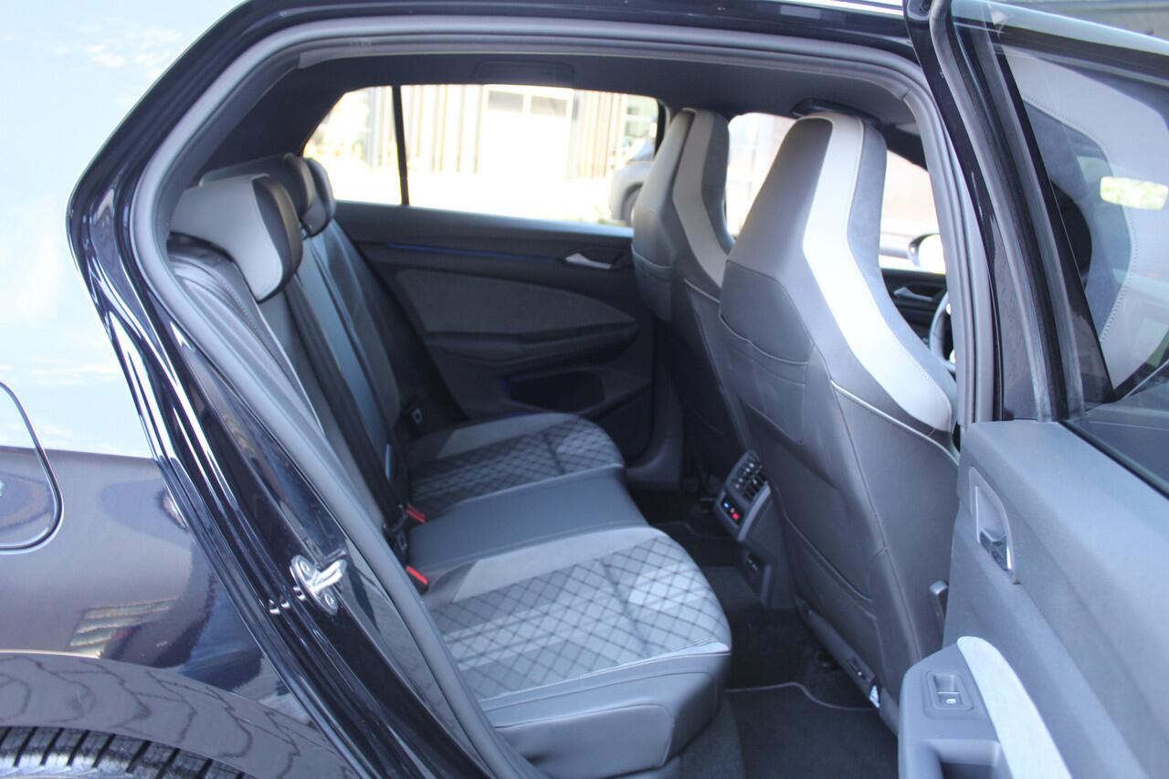 Volkswagen GOLF 1.5 eTSI 150Pk R-Line Business | Automaat | Stoel/Stuurverwarming | Rijklaar | 100% onderhouden