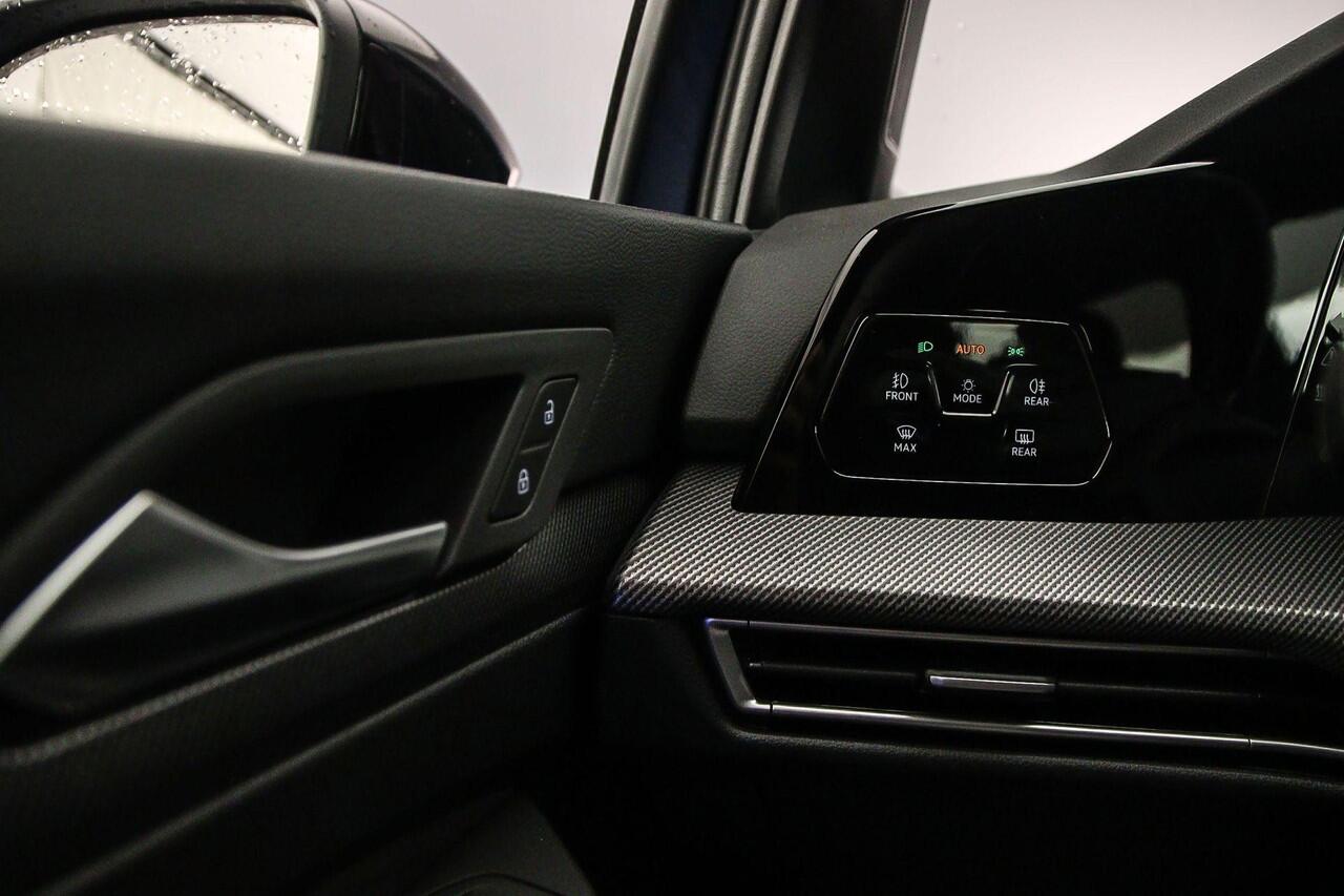 Volkswagen GOLF GTE 1.5 eHybrid 272pk DSG Automaat Black Style, Adaptive cruise control, LED matrix koplampen, Navigatie, Achteruitrijcamera, Stoelverwarming, Stuurwiel verwarmd